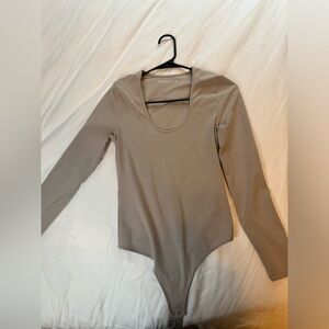 Abercrombie Soft Matte Seamless Long-Sleeve Scoop Neck Bodysuit light Grey